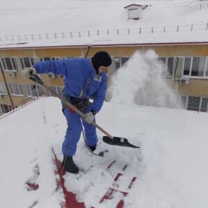 Очистка крыши от снега